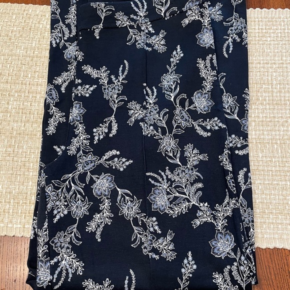 J. Jill Small Wearever Front Seam Crop Pants Navy Blue with Floral Print - Picture 5 of 11